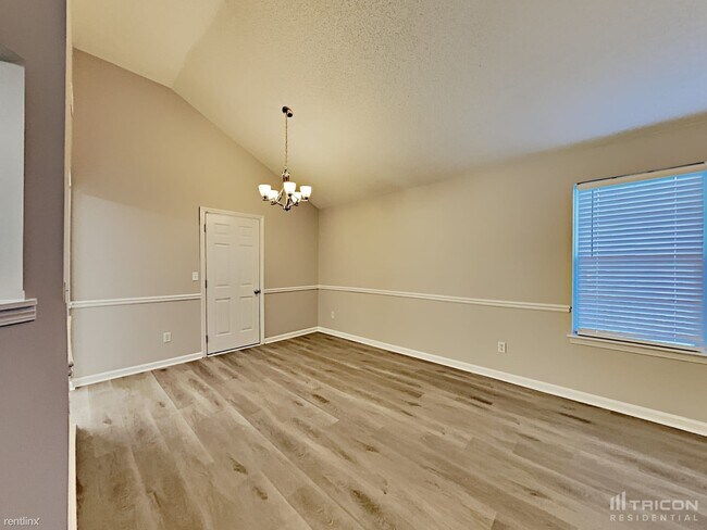 Foto del edificio - 6250 Crooked Creek Dr.