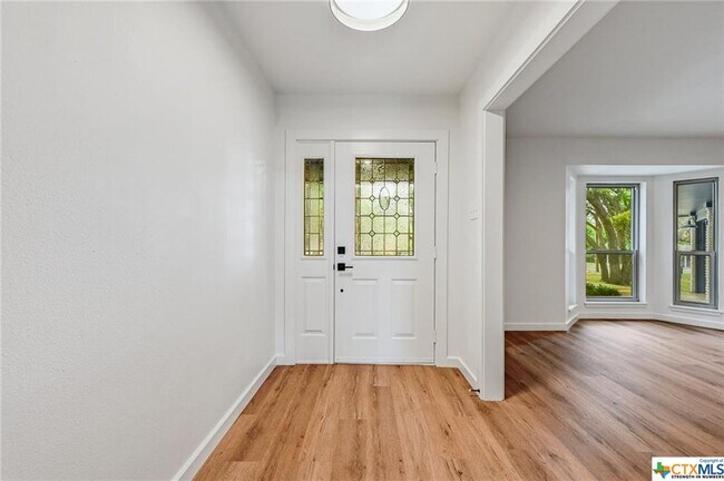 Foto del edificio - 608 Franklin Dr