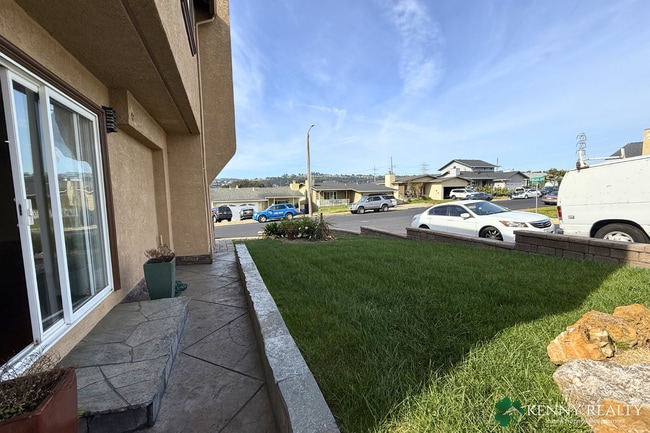 Building Photo - Beautifully Remodeled 4 Bed Home with Loft + Prime Location