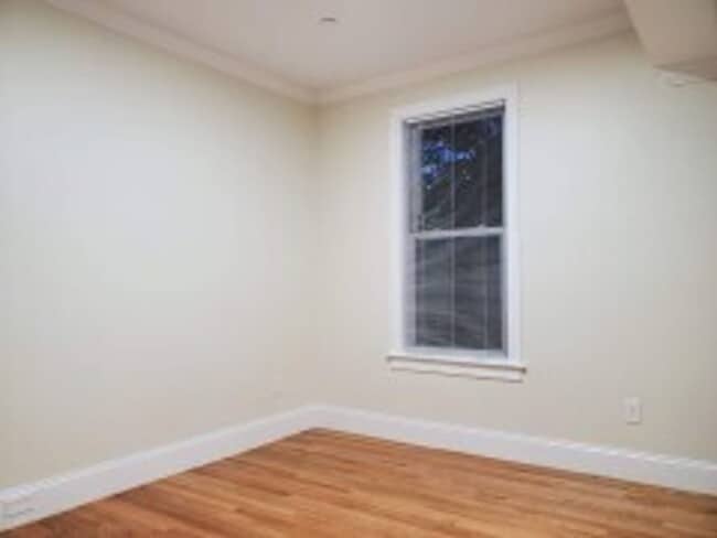 Building Photo - Renovated Brookline / Coolidge Corner 4 Bed/2 Bath on Harris St for September 1st.  NO BROKER FEE