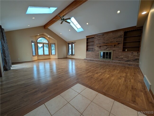 Building Photo - 270 Selkirk Dr