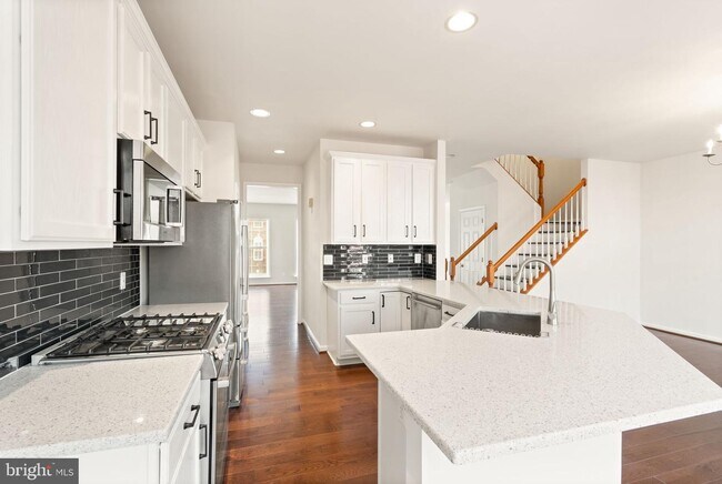 Foto del edificio - 7056 Courtyard Way