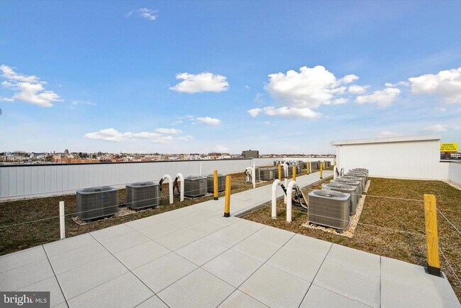 Foto del edificio - 1221 E Fletcher St