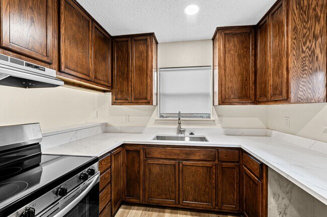 Foto del edificio - Tastefully Updated 3 bedroom 2 bath duplex...