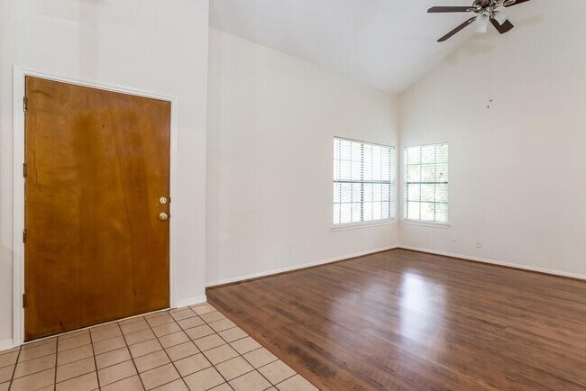 Foto del edificio - 9758 Overmead Dr