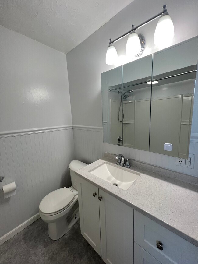 Bathroom - 447 New England Ter