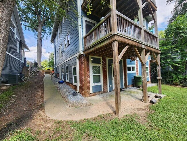 Building Photo - 333 6th St NE