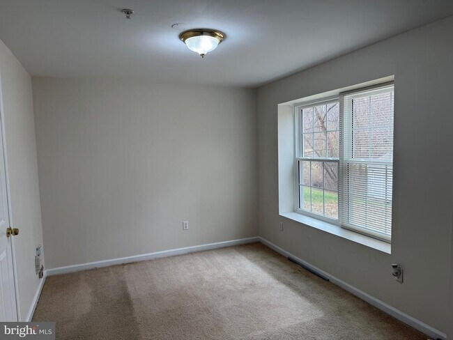 Foto del edificio - 10106 Garden Valley Ct