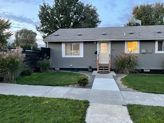 Foto principal - 1707 5th St N