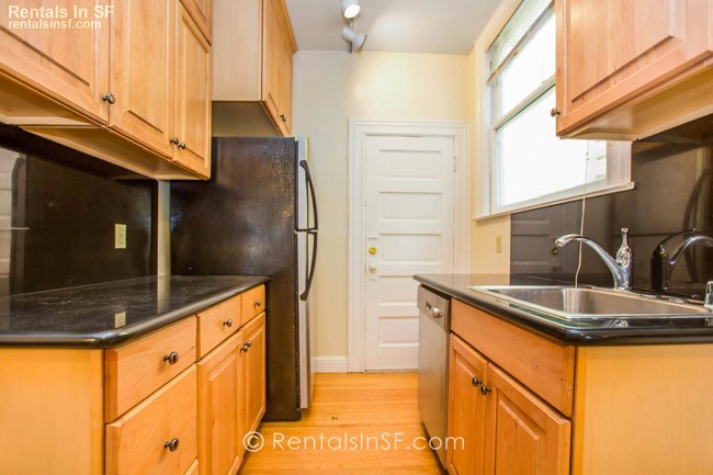 Building Photo - Beautiful Pet Friendly Flat near in NOPA!