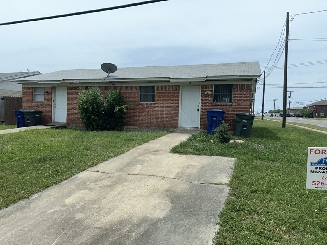 Foto principal - 207 W Avenue A