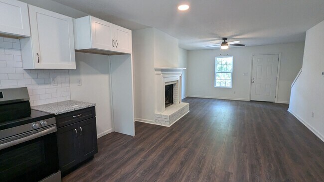 Building Photo - Totally Renovated Top to Bottom 2BR