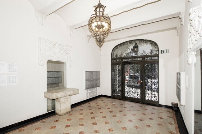 Foto del edificio - 2200 Leavenworth St