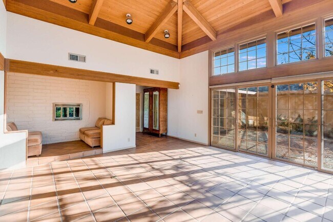 Building Photo - 25228 La Loma Dr