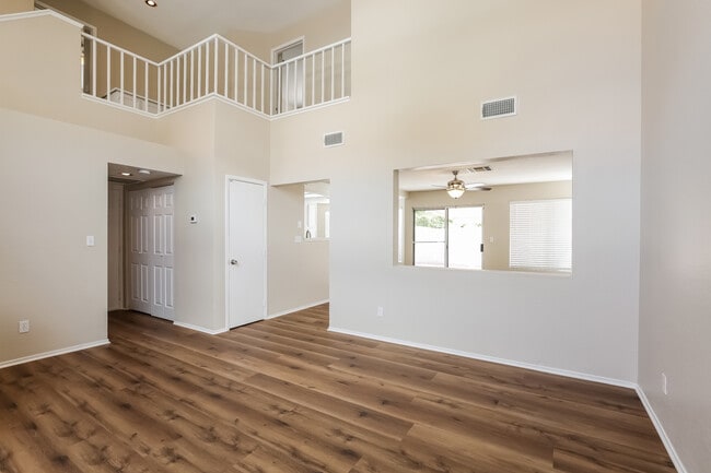 Building Photo - 1575 Bent Arrow Dr