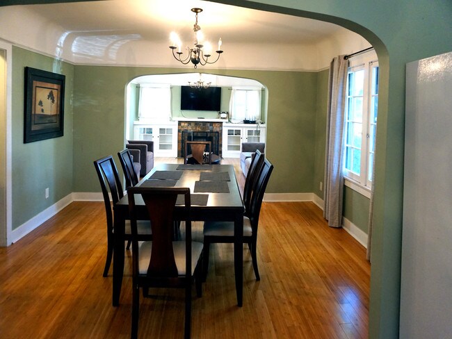 Foto del edificio - 1726 N Los Robles Ave