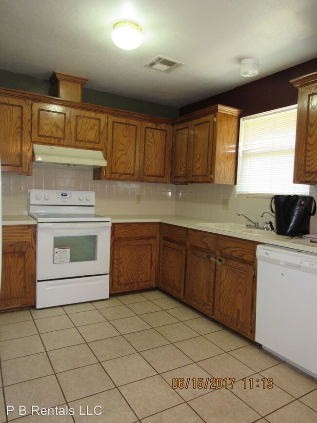 Building Photo - 3 br, 2 bath House - 4407 SW Parkway Drive