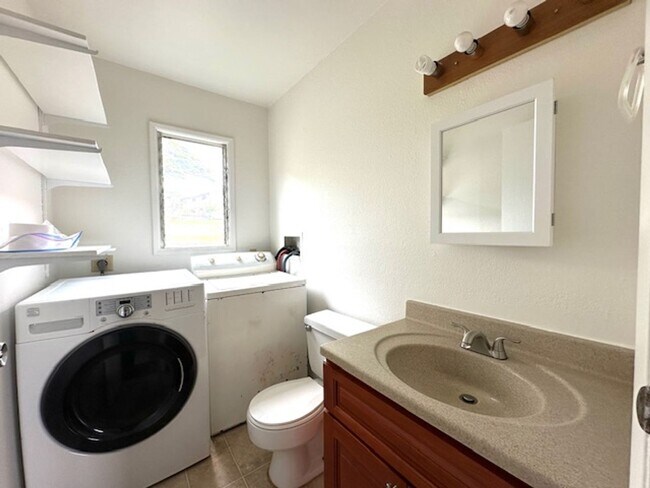 Building Photo - 2 Bedroom, 1.5 bathroom with 2 Open Parking