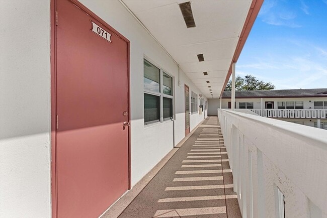 Building Photo - 71 Fanshaw B