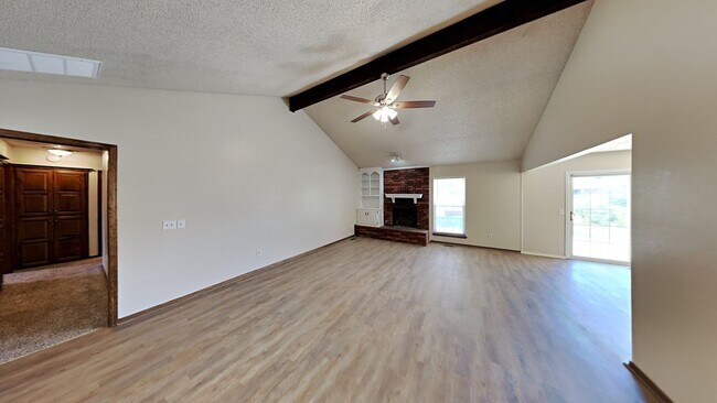 Foto del edificio - Very Nice 3 Bedroom 2 Bath Home in Yukon Schools