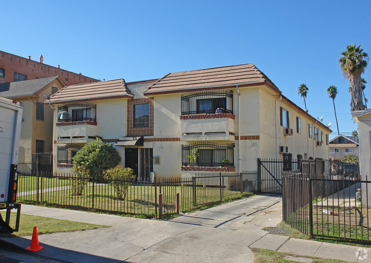 Primary Photo - 1203 S Norton Ave