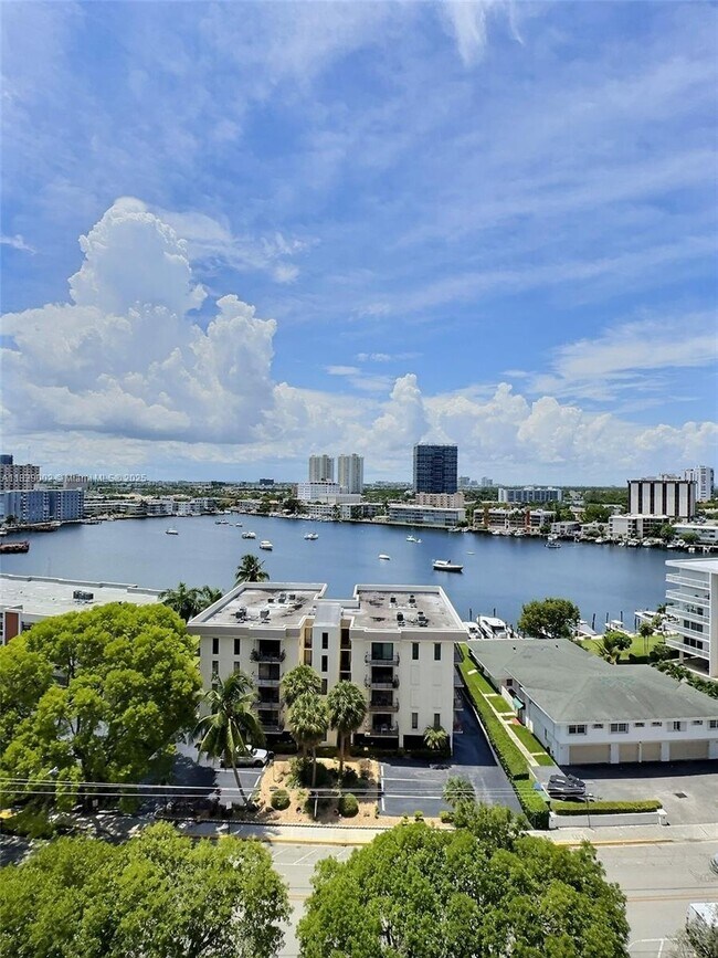 Foto del edificio - 137 Golden Isles Dr