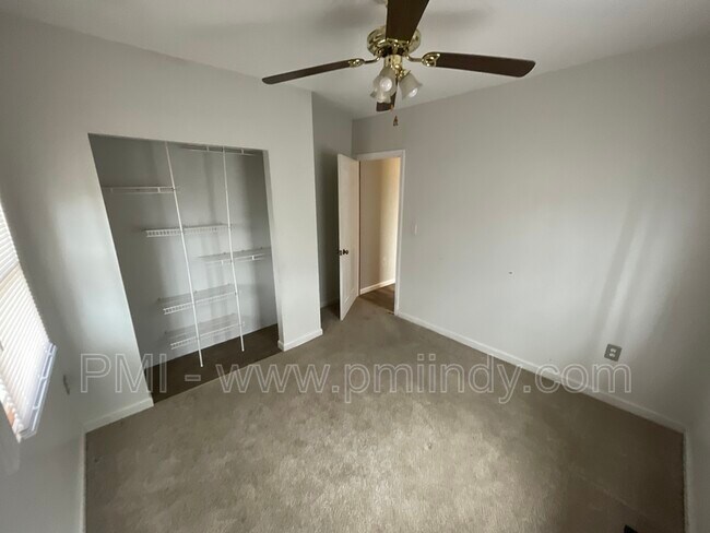 Foto del edificio - 1637 W 7th St