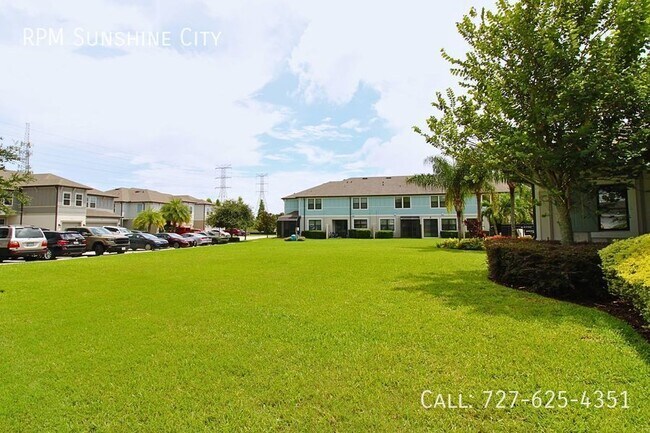 Building Photo - Modern Clearwater Townhome: Open Floor Pla...