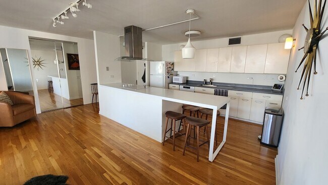 Foto del edificio - 340 W Diversey Pkwy