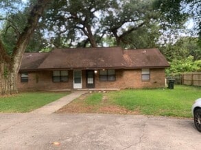 Building Photo - 9873 Cove Ave