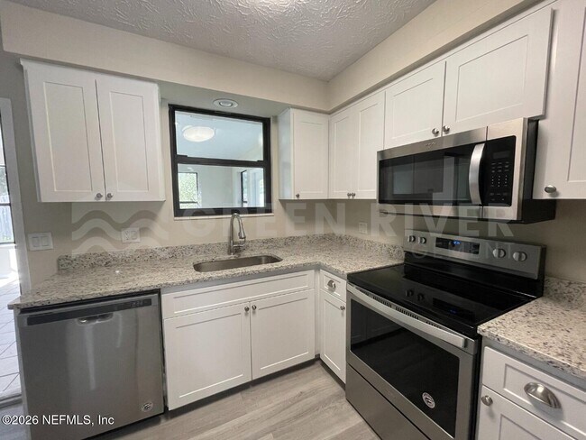 Foto del edificio - 614 Charles Carroll St