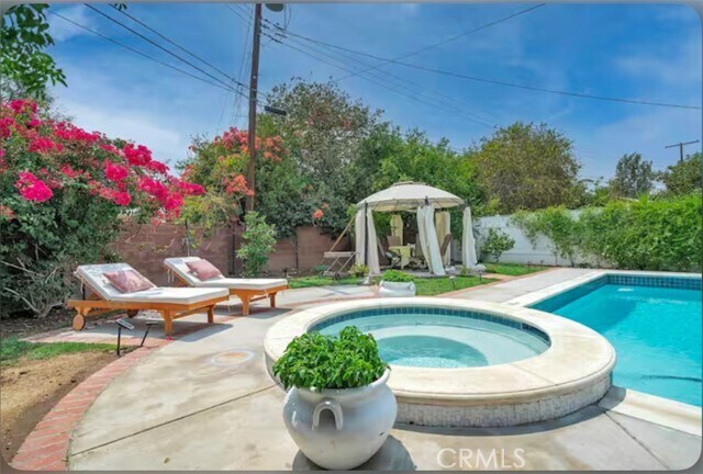 Foto del edificio - 22220 Leadwell St