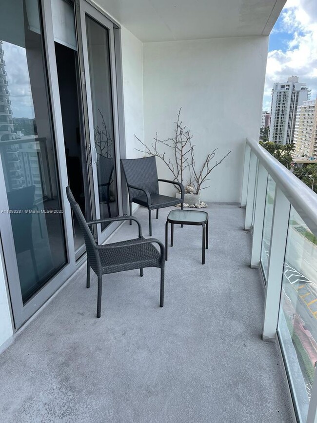 Foto del edificio - 5701 Collins Ave