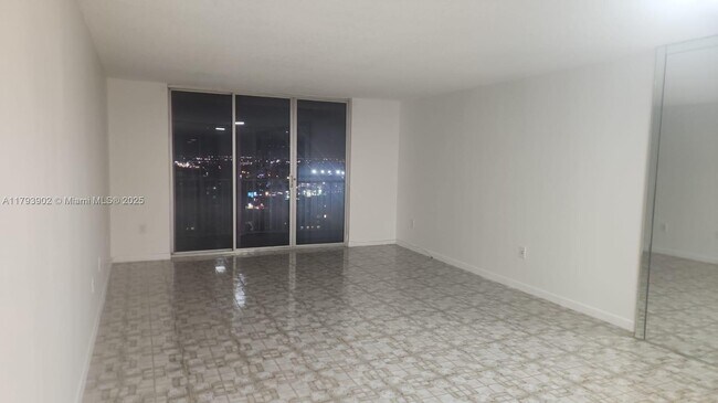 Foto del edificio - 2801 NE 183rd St