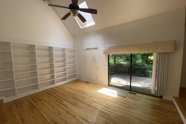 Building Photo - 331 Birch Ln