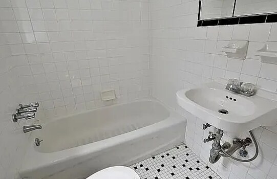 Foto del edificio - 302 W 45th St