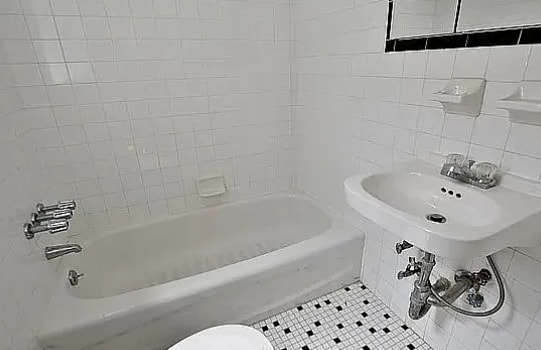 Building Photo - 302 W 45th St