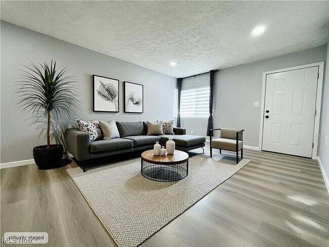 Foto del edificio - Charming Euclid Home in Quiet Residential Neighborhood