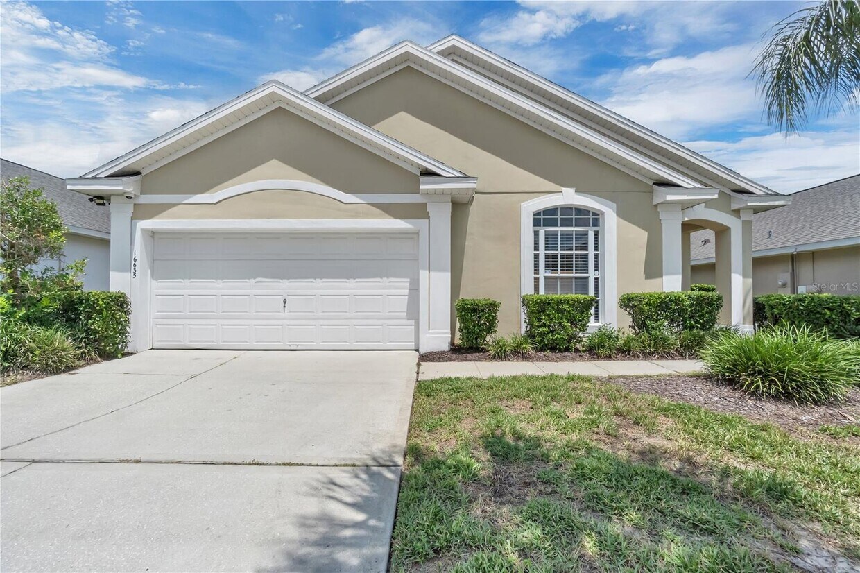 Foto principal - 16635 Palm Spring Dr
