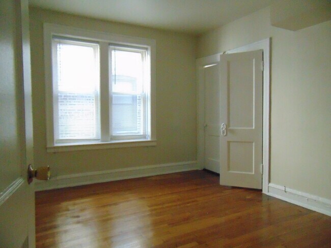 Foto del edificio - 2209 E 70th St