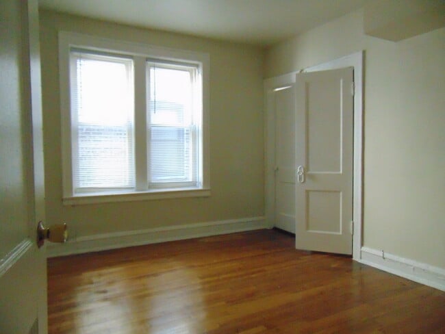 Building Photo - 2209 E 70th St