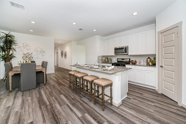 Building Photo - 7718 Brushwood Dr