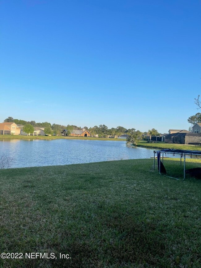 Foto del edificio - 15888 Lexington Park Blvd