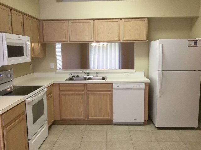 Foto del edificio - 545 Lindsay Anne Ct
