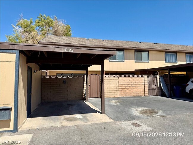 Foto del edificio - 6122 Meadow View Ln