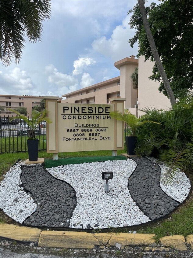 Primary Photo - 8895 Fontainebleau Blvd