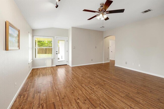 Building Photo - 606 Horizon Trail