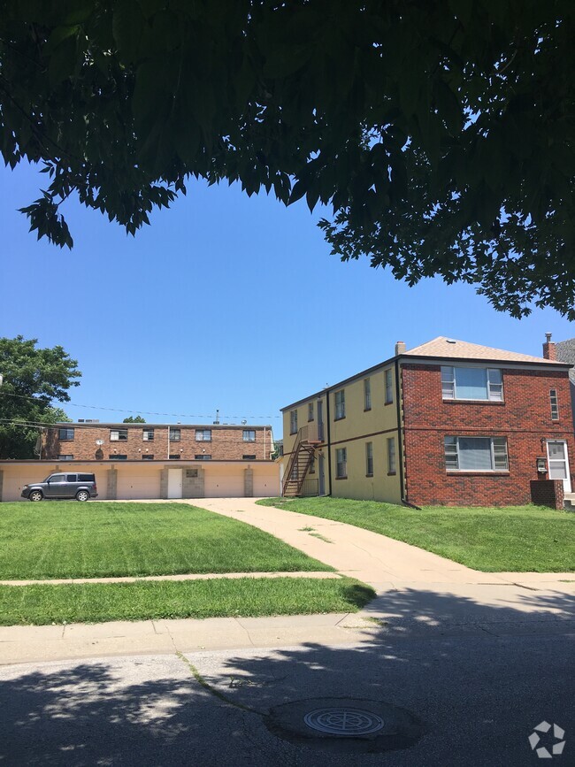 Building Photo - 5014 Cass St