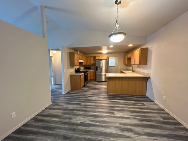 Building Photo - 3 Bedroom / 2 Bathroom Home in SE Madras