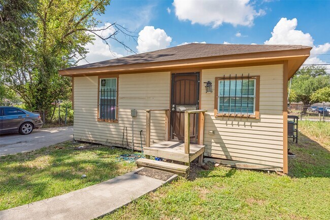 Foto del edificio - 6402 W Montgomery Rd
